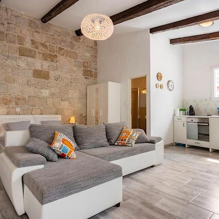 Apartments Martinis Vis Dış mekan fotoğraf