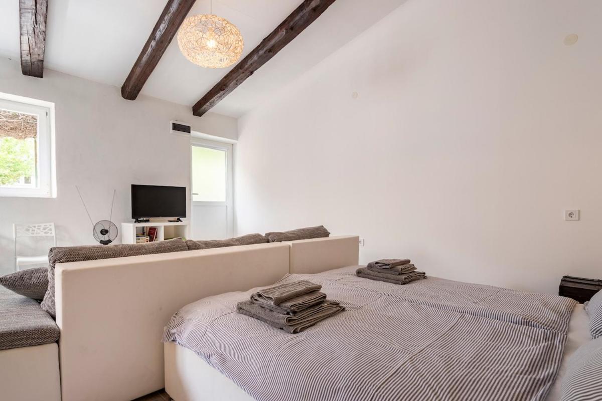 Apartments Martinis Vis Dış mekan fotoğraf