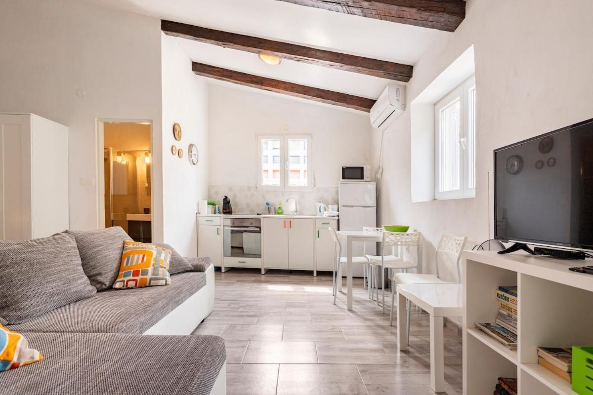 Apartments Martinis Vis Dış mekan fotoğraf