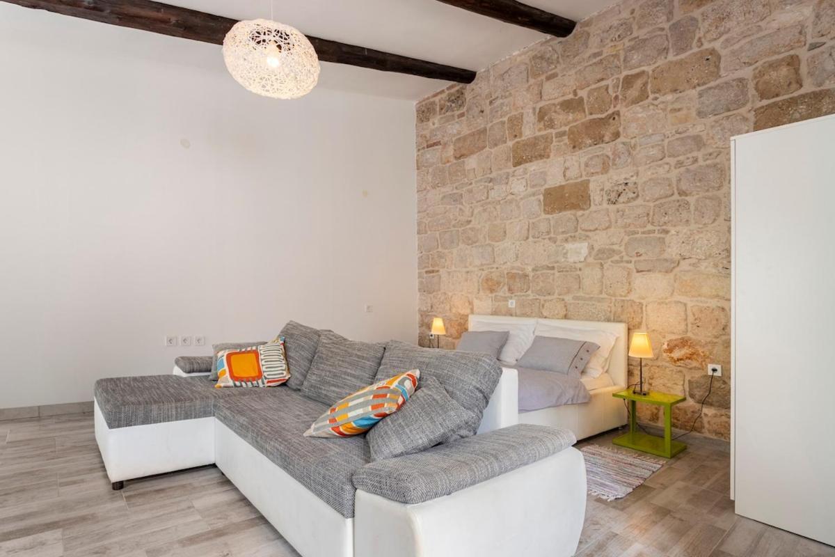 Apartments Martinis Vis Dış mekan fotoğraf