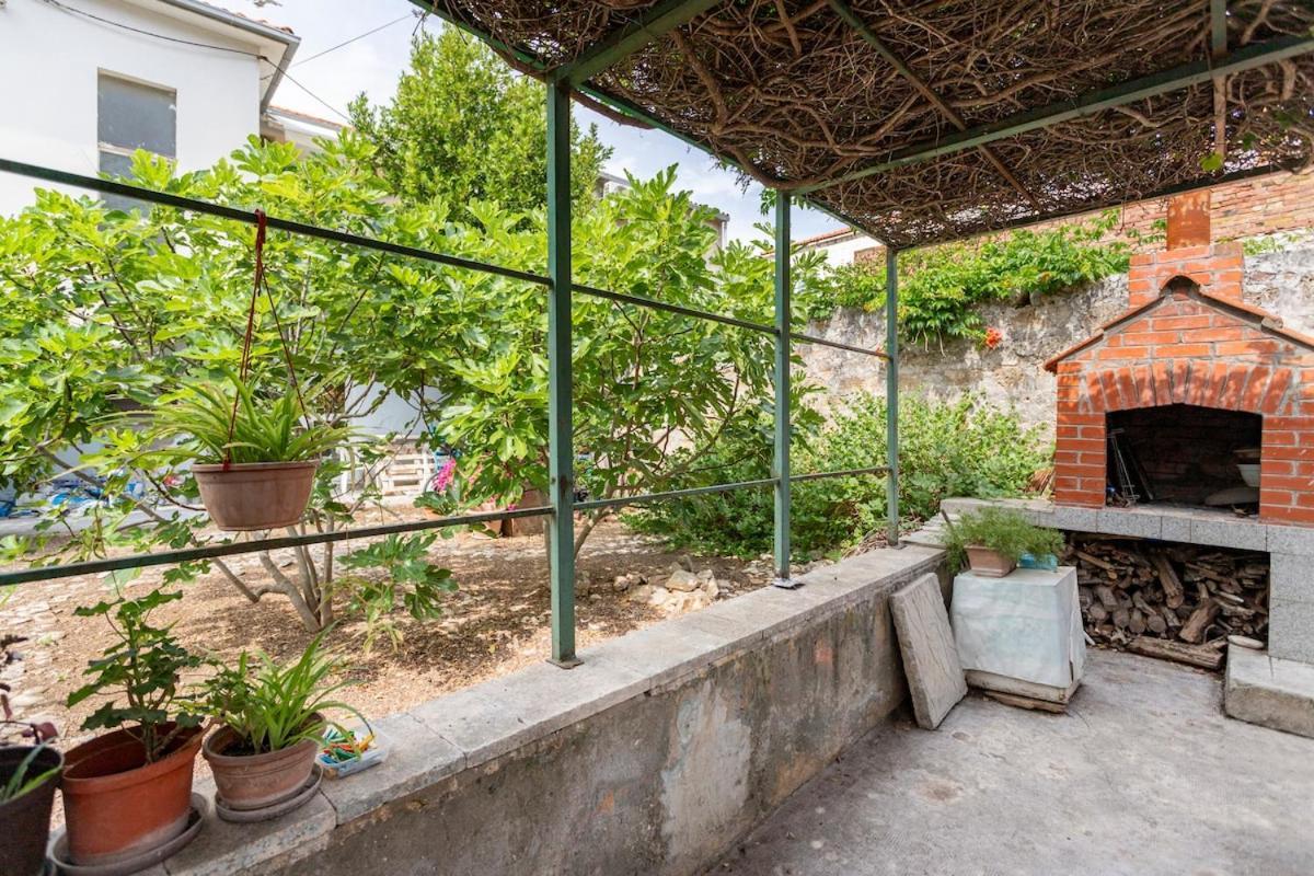 Apartments Martinis Vis Dış mekan fotoğraf