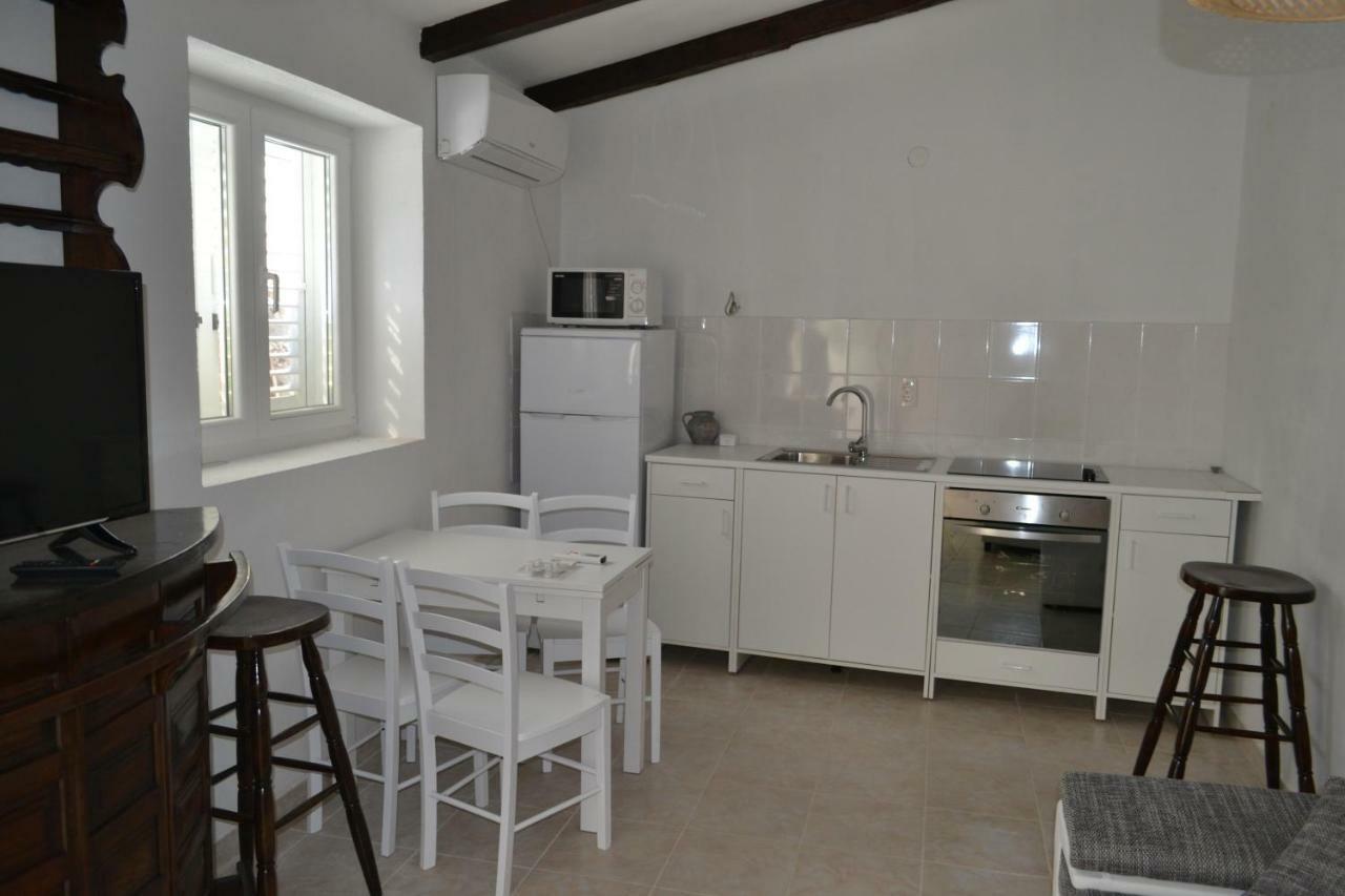 Apartments Martinis Vis Dış mekan fotoğraf