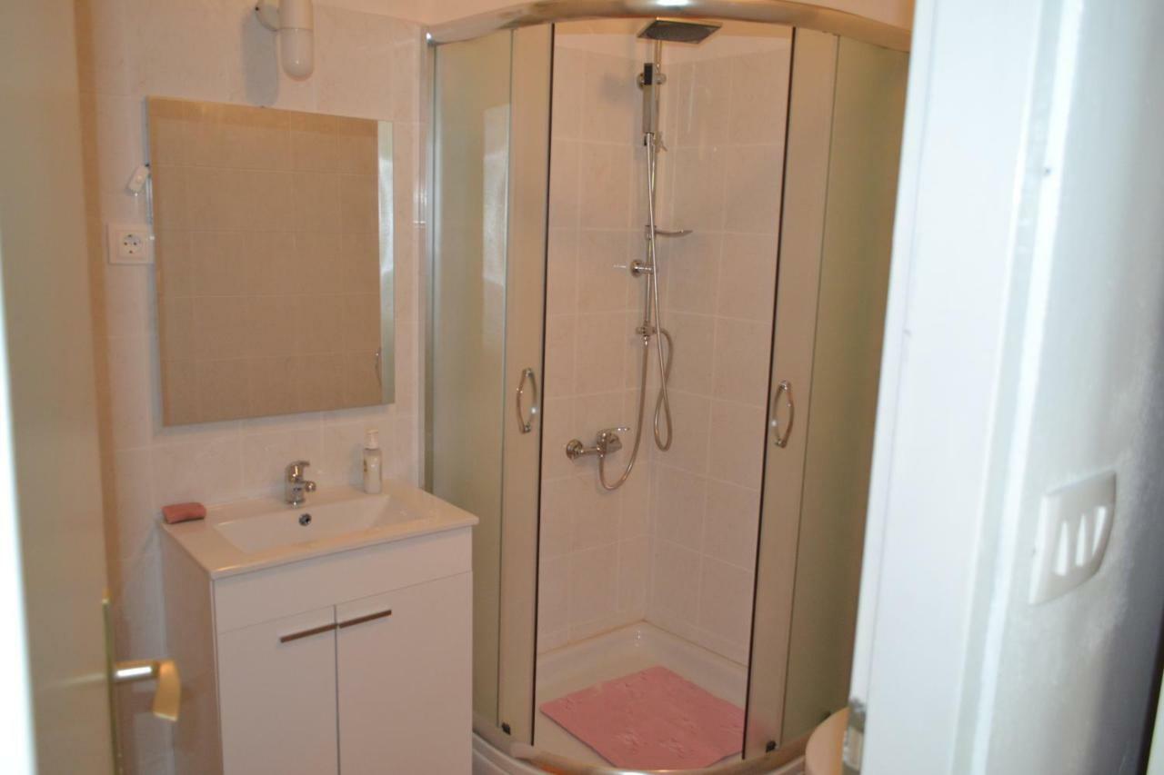 Apartments Martinis Vis Dış mekan fotoğraf