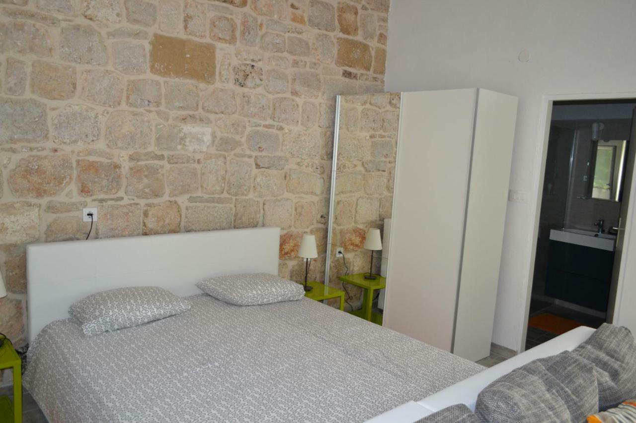 Apartments Martinis Vis Dış mekan fotoğraf