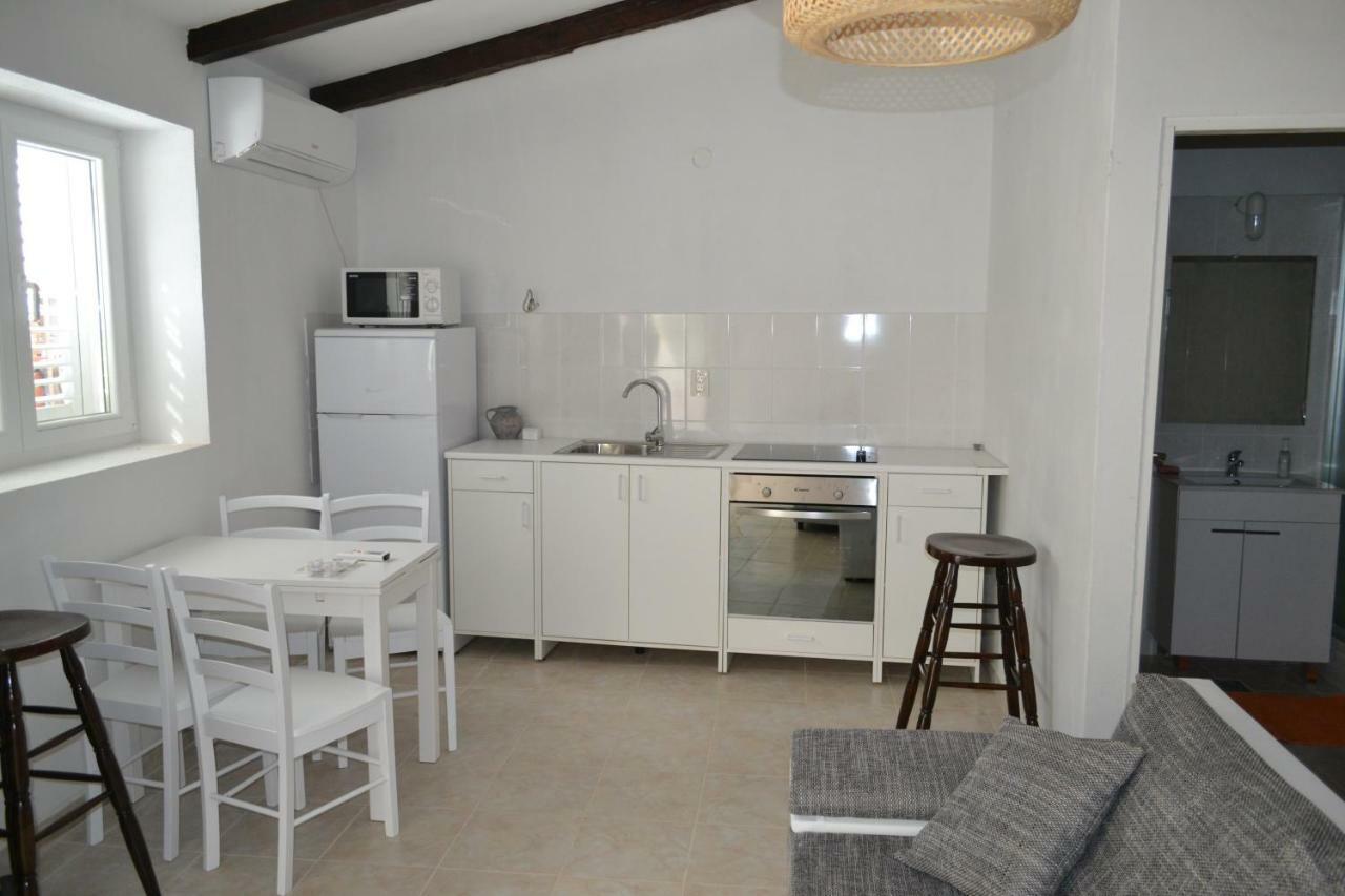 Apartments Martinis Vis Dış mekan fotoğraf